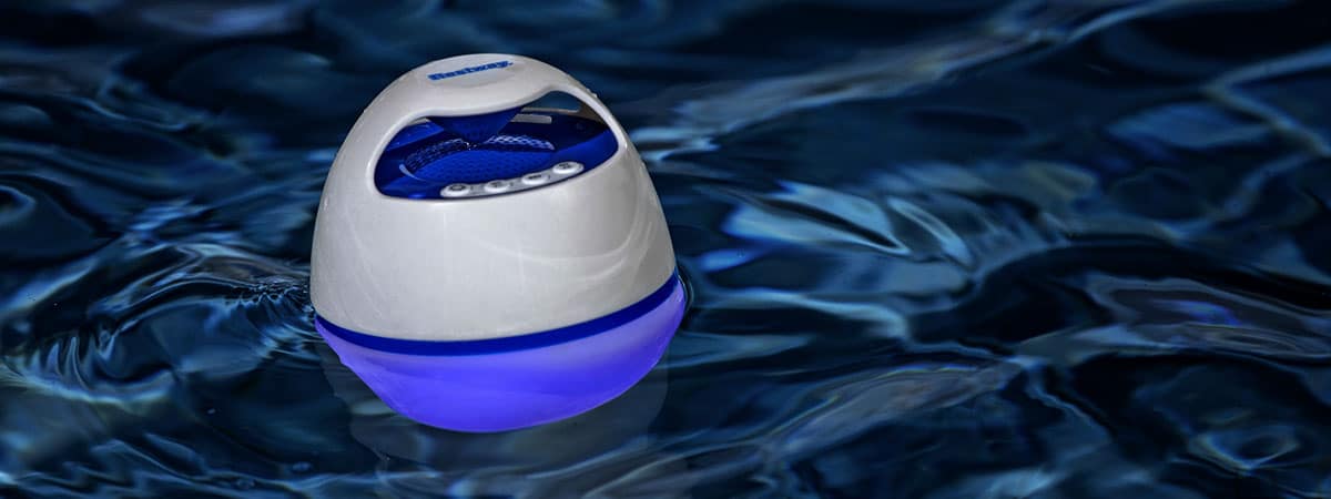 Ilumina tus noches de verano en la piscina o el spa con luces LED