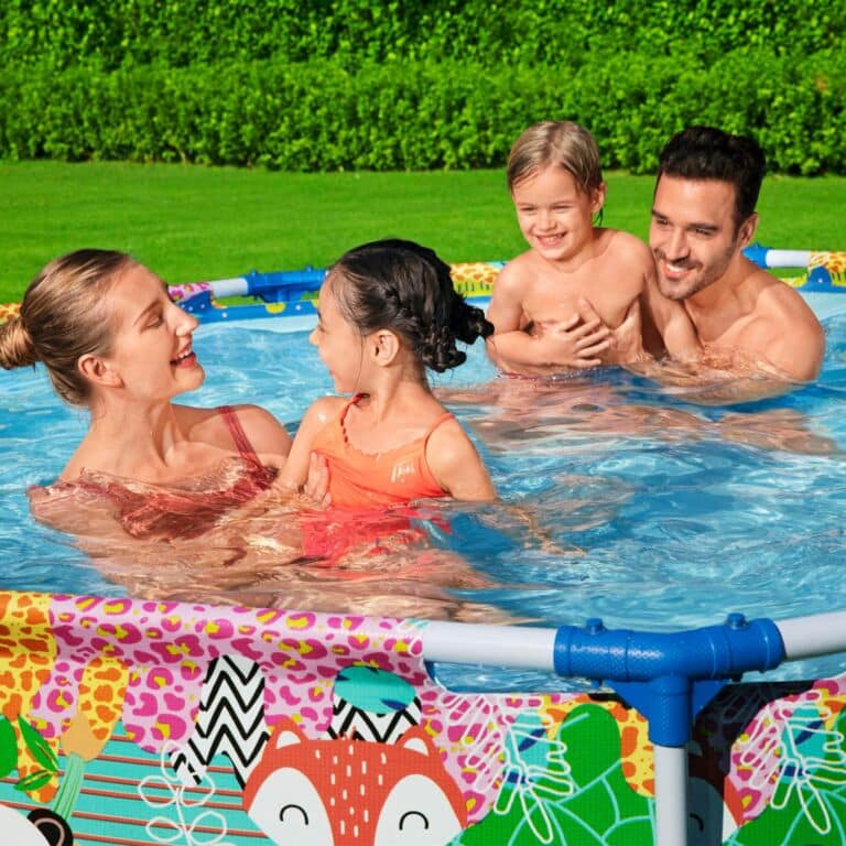 Set de piscina desmontable Bestway Steel Pro diseño animales  2.74 m x 66 cm