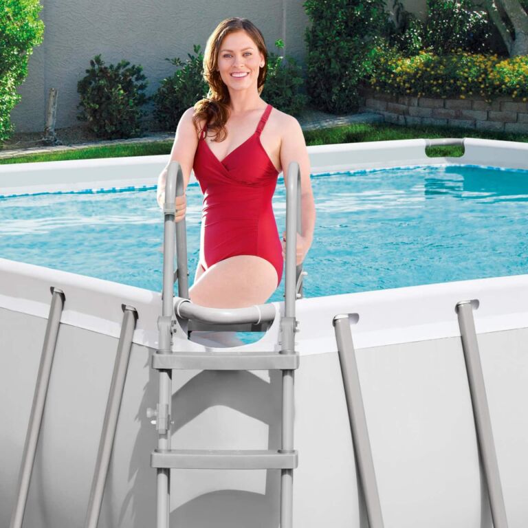 Conjunto de piscina sobre superficie Power Steel de Bestway de 5.49 m x 2.74 m x 1.22 m con bomba de filtrado