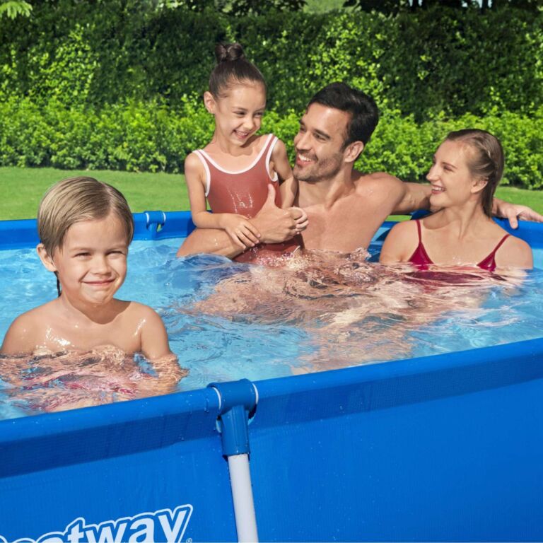 Piscina elevada Steel Pro de Bestway de 2.59 m x 1.70 m x 61 cm.
