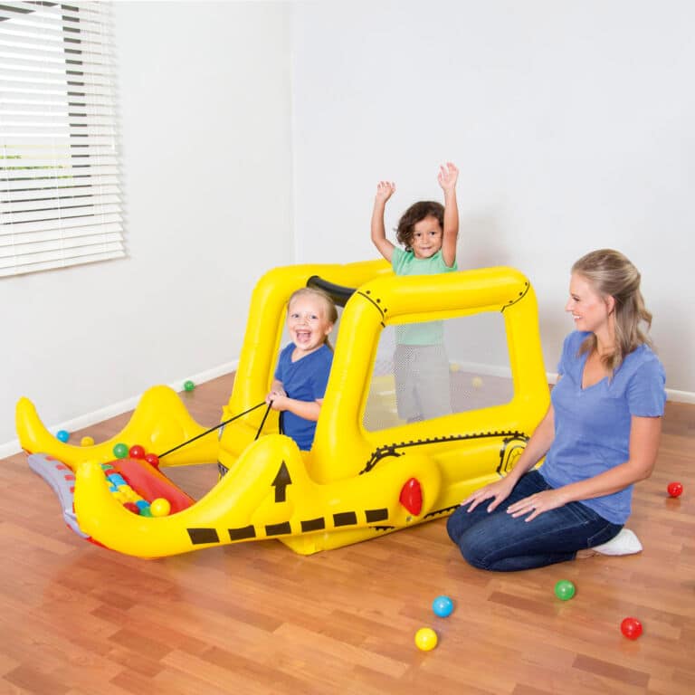 Piscina de bolas con forma de excavadora Up In & Over