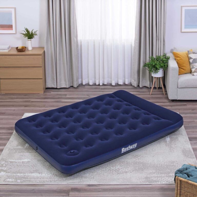 Colchón de aire 2,03 m x 1,52 m x 28 cm con bomba de pie incorporada Bestway. Queen