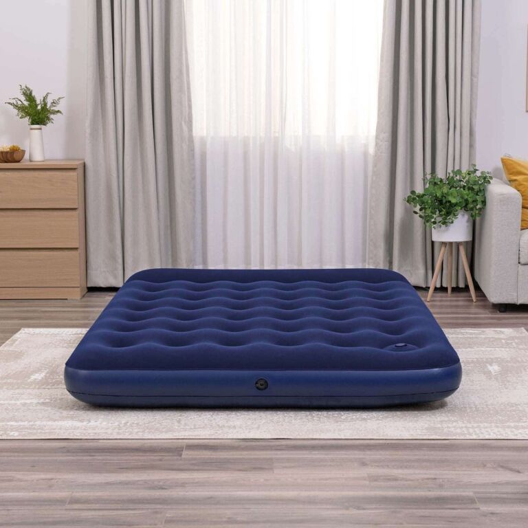 Colchón de aire 2,03 m x 1,52 m x 28 cm con bomba de pie incorporada Bestway. Queen