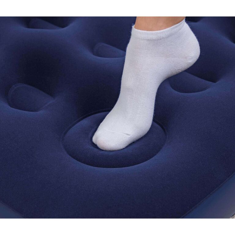 Colchón de aire 2,03 m x 1,52 m x 28 cm con bomba de pie incorporada Bestway. Queen