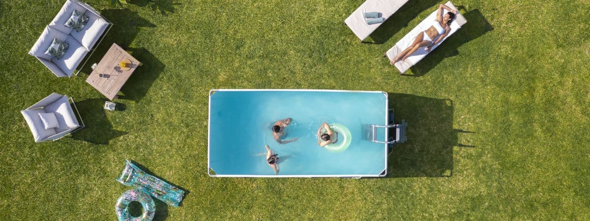 Piscina desmontable con depuradora en funcionamiento